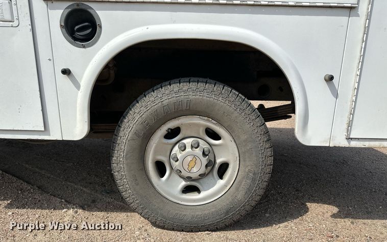 image for item KX9009 2003 Chevrolet Silverado 2500  utility bed pickup truck