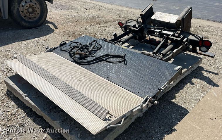 image for item LA9941 Anthony MTU GLR3  end gate lift