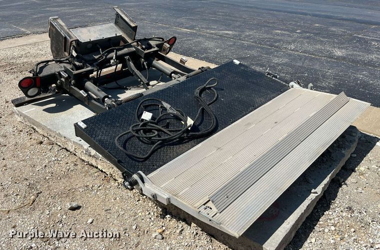 image for item LA9941 Anthony MTU GLR3  end gate lift