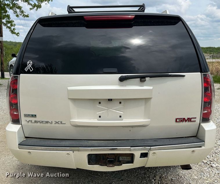 image for item LA9951 2012 GMC Yukon XL Denali  SUV