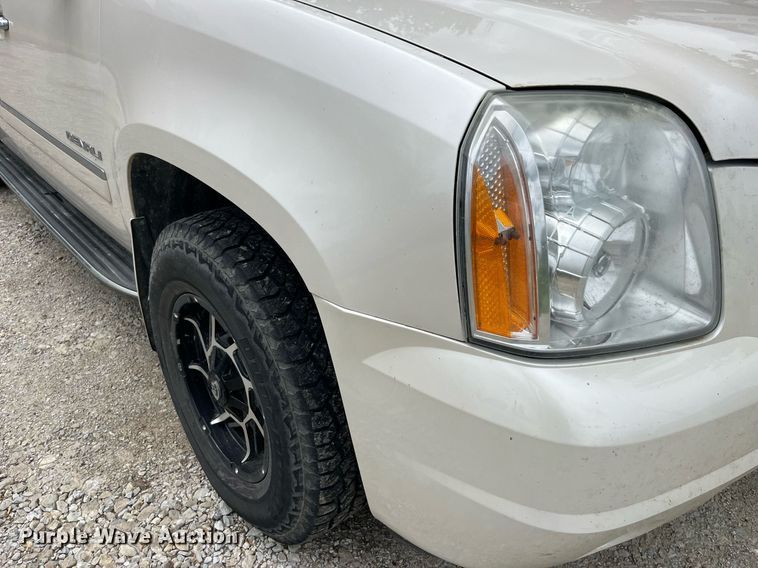 image for item LA9951 2012 GMC Yukon XL Denali  SUV