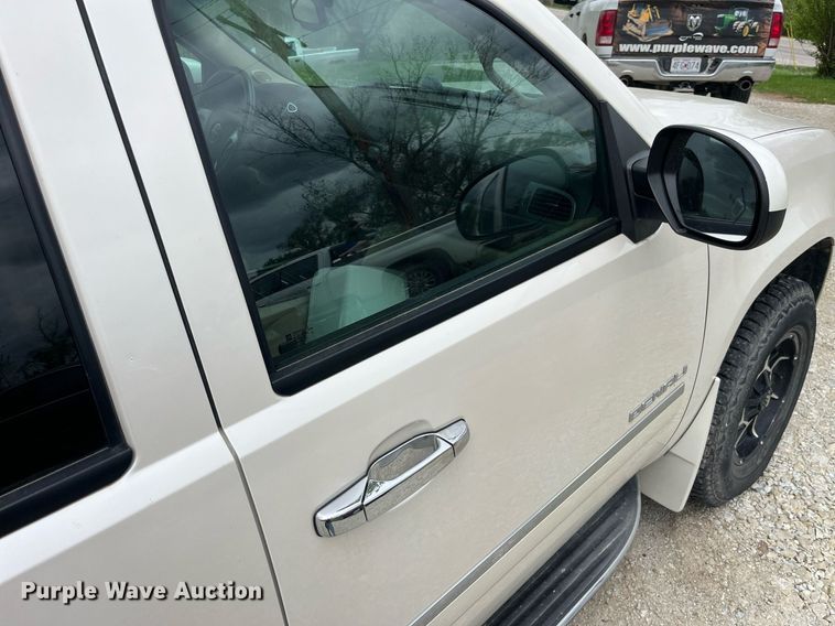 image for item LA9951 2012 GMC Yukon XL Denali  SUV