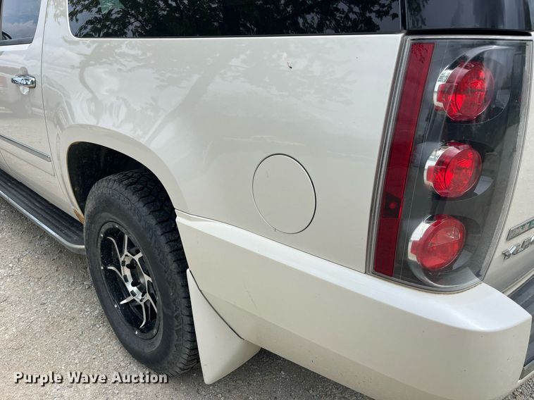 image for item LA9951 2012 GMC Yukon XL Denali  SUV