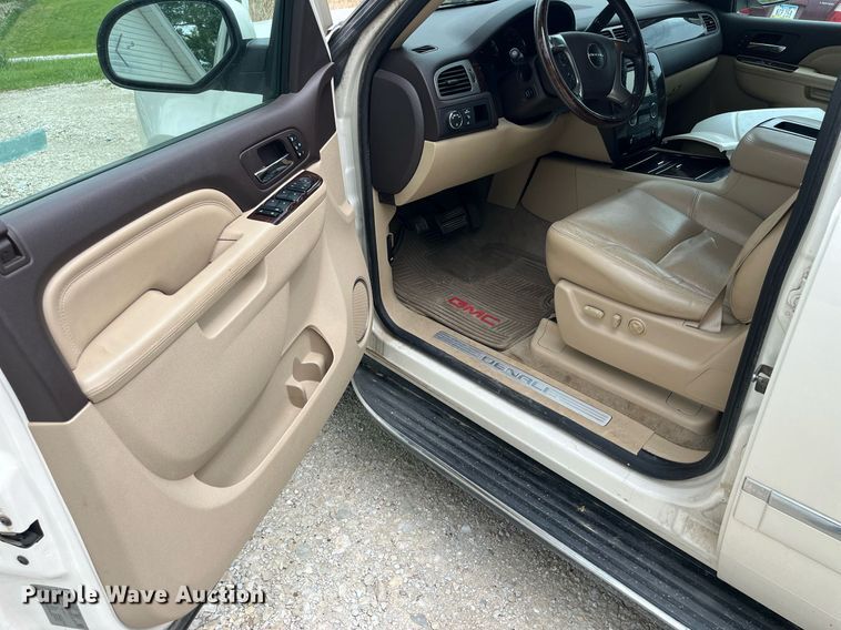 image for item LA9951 2012 GMC Yukon XL Denali  SUV