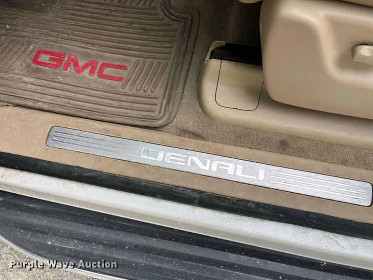 image for item LA9951 2012 GMC Yukon XL Denali  SUV