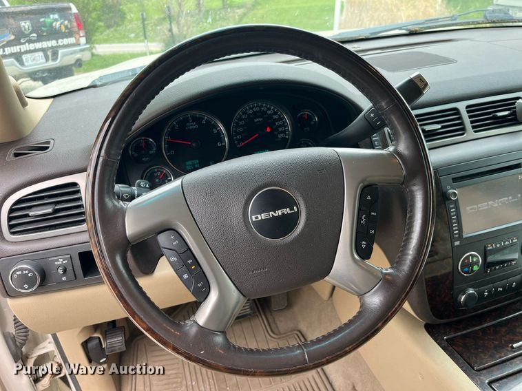 image for item LA9951 2012 GMC Yukon XL Denali  SUV