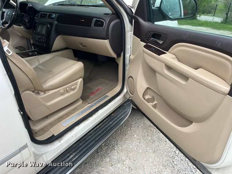 image for item LA9951 2012 GMC Yukon XL Denali  SUV