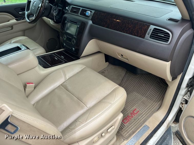 image for item LA9951 2012 GMC Yukon XL Denali  SUV