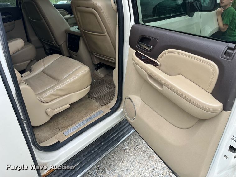 image for item LA9951 2012 GMC Yukon XL Denali  SUV