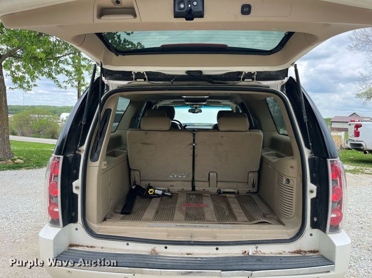 image for item LA9951 2012 GMC Yukon XL Denali  SUV