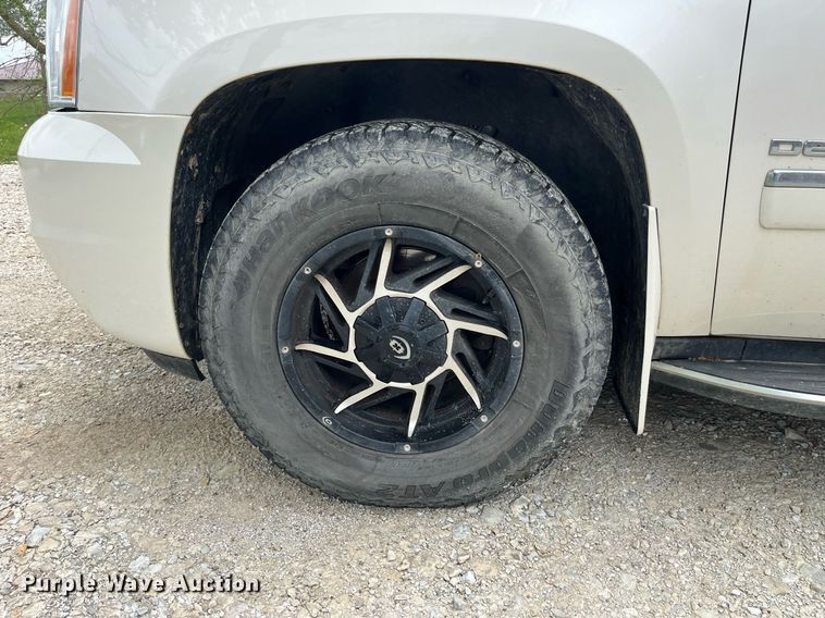 image for item LA9951 2012 GMC Yukon XL Denali  SUV