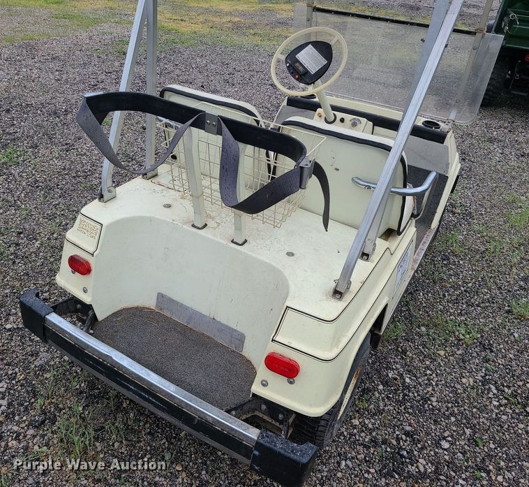 image for item LE9057 Yamaha  golf cart