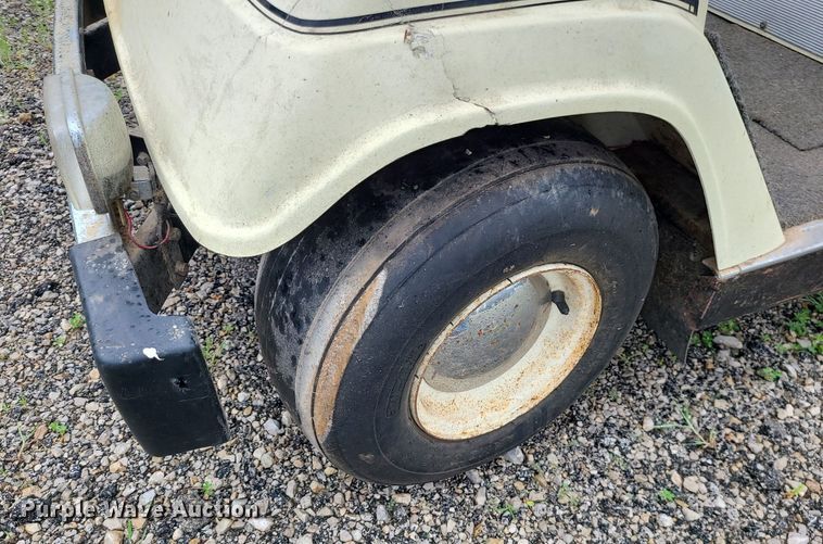 image for item LE9057 Yamaha  golf cart