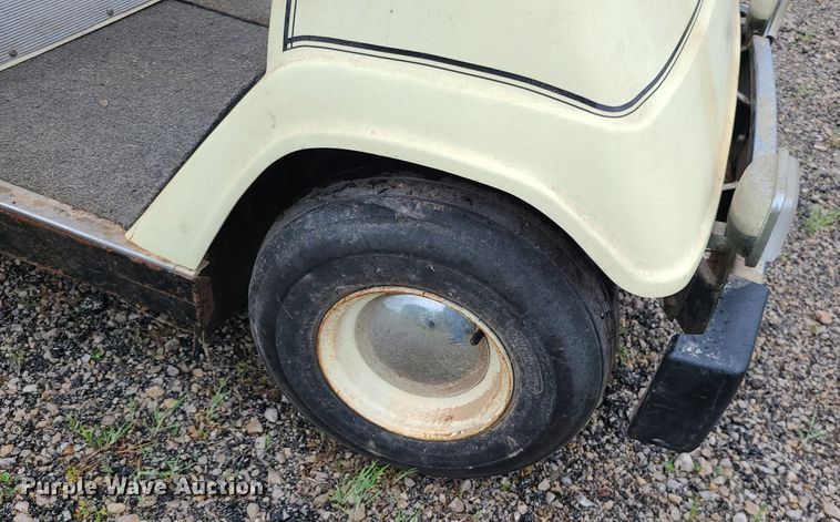 image for item LE9057 Yamaha  golf cart