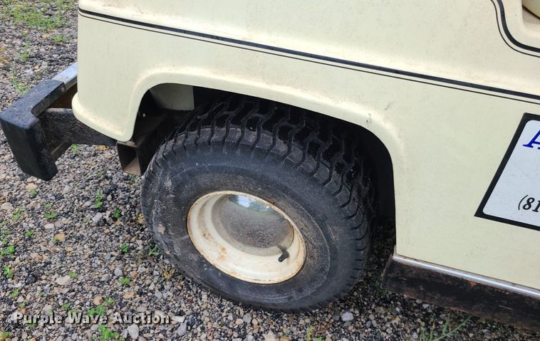 image for item LE9057 Yamaha  golf cart