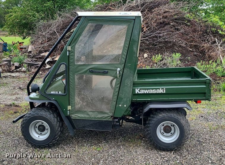 image for item LE9058 2001 Kawasaki Mule 550  utility vehicle