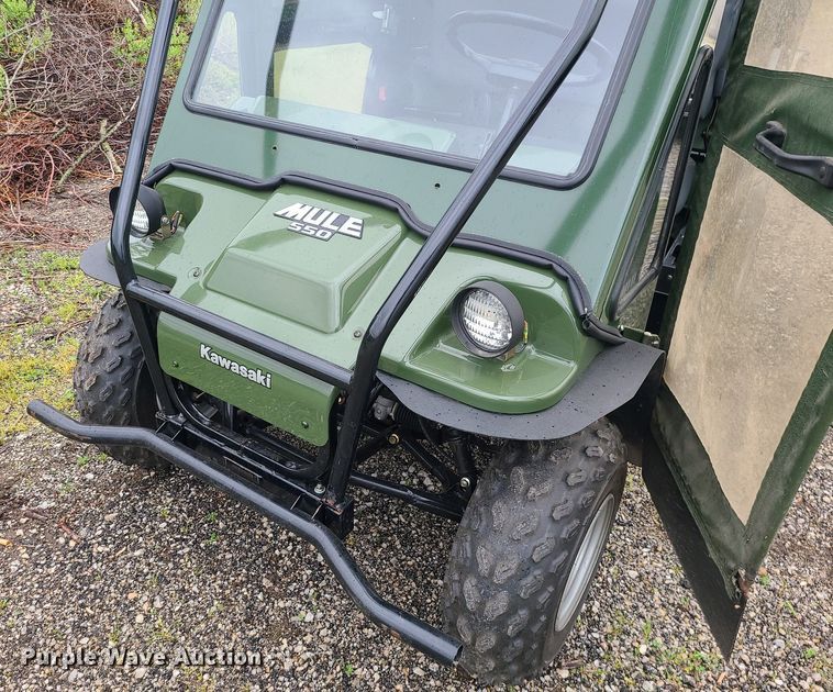 image for item LE9058 2001 Kawasaki Mule 550  utility vehicle