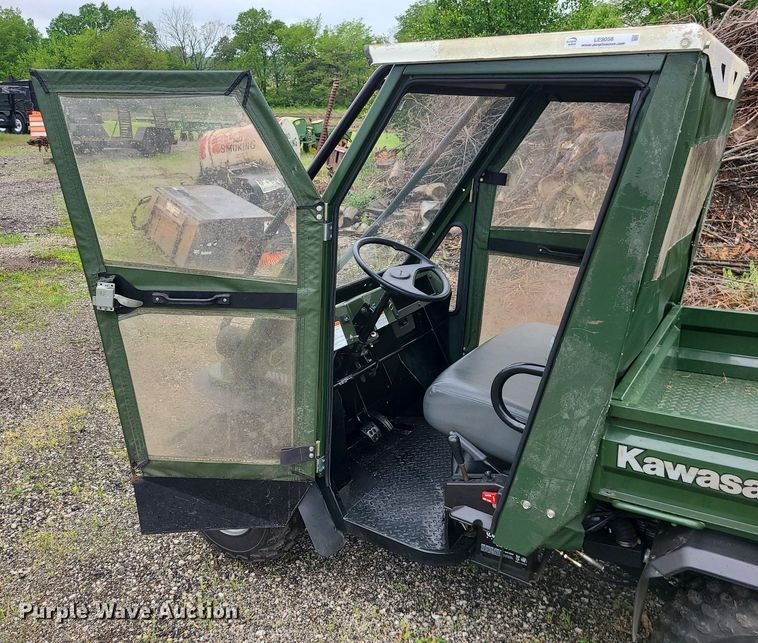 image for item LE9058 2001 Kawasaki Mule 550  utility vehicle