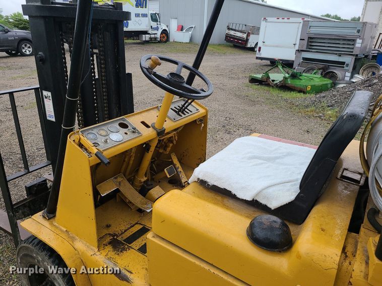 image for item LE9059 Caterpillar V50B  forklift