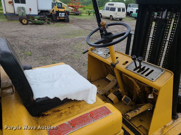 image for item LE9059 Caterpillar V50B  forklift