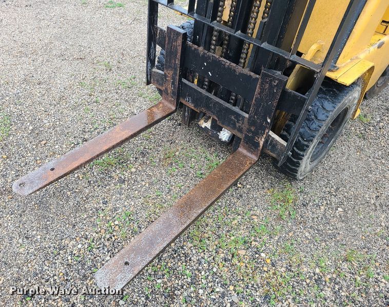 image for item LE9059 Caterpillar V50B  forklift