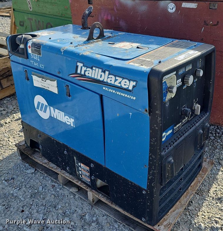 image for item LE9385 Miller Trailblazer 325 EFI  welder/generator