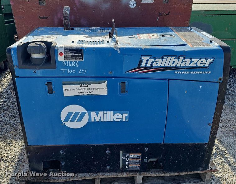 image for item LE9385 Miller Trailblazer 325 EFI  welder/generator