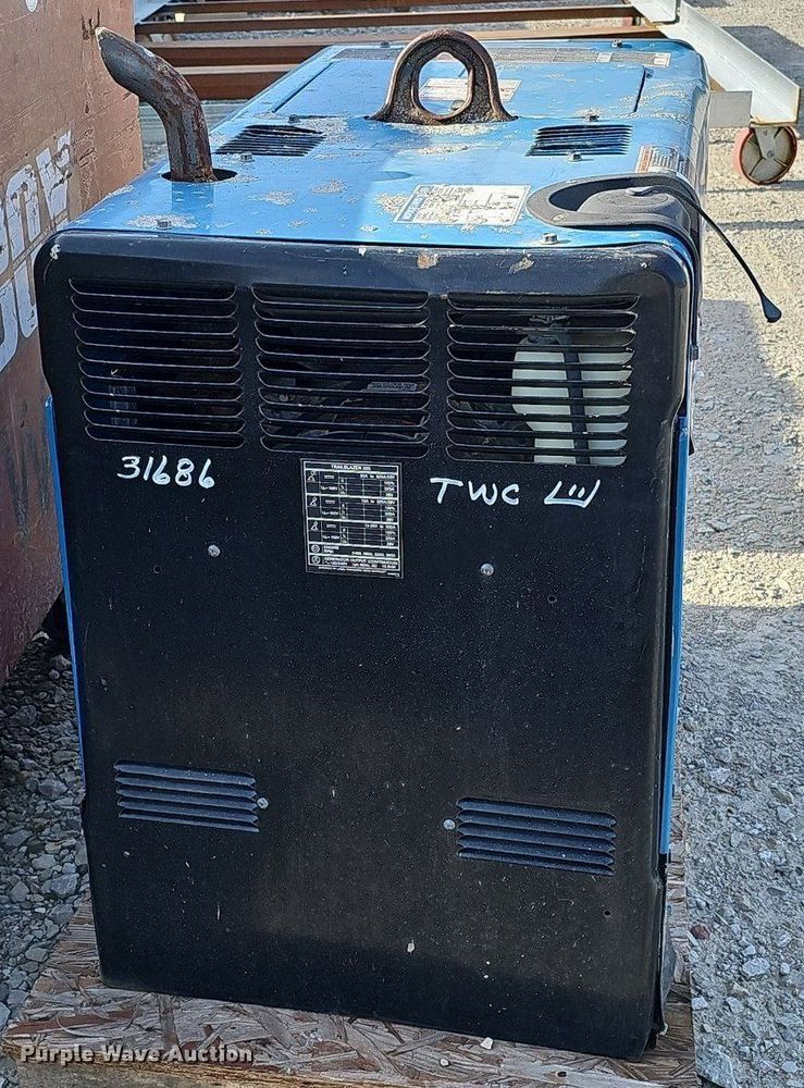 image for item LE9385 Miller Trailblazer 325 EFI  welder/generator