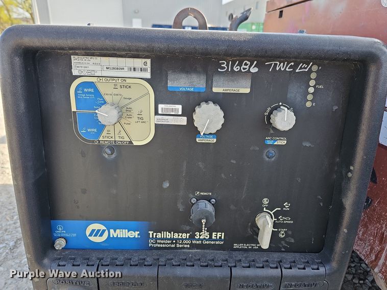 image for item LE9385 Miller Trailblazer 325 EFI  welder/generator