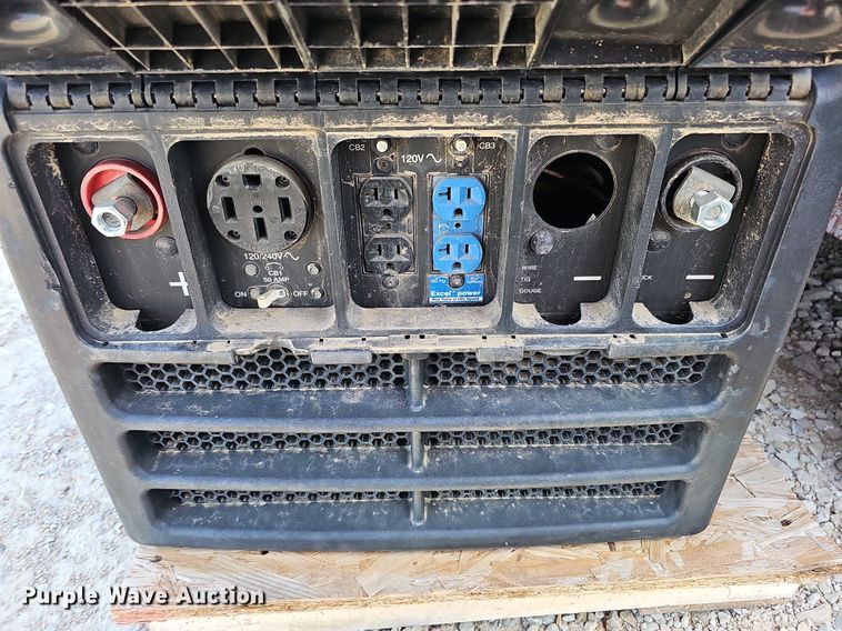 image for item LE9385 Miller Trailblazer 325 EFI  welder/generator