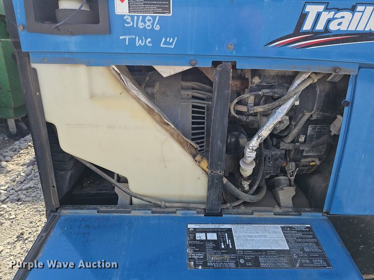 image for item LE9385 Miller Trailblazer 325 EFI  welder/generator
