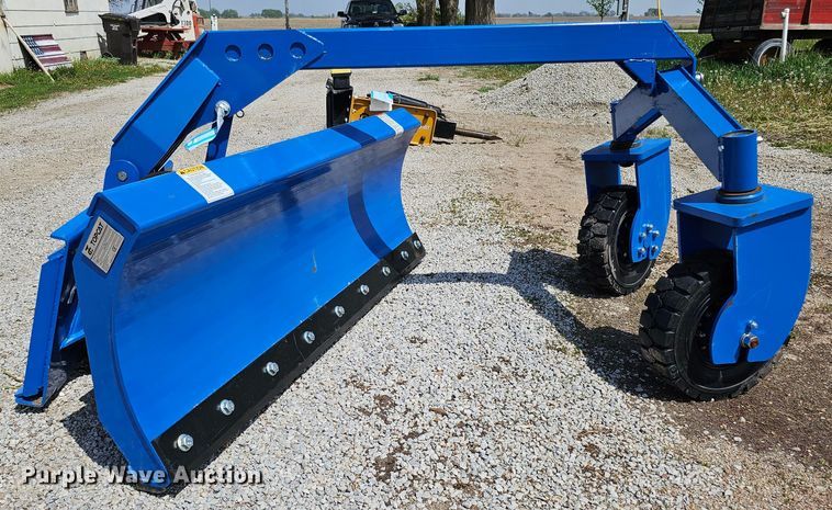 image for item LE9396 2022 Top Cat SSSG72  skid steer grader