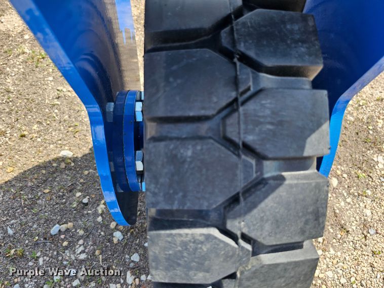 image for item LE9396 2022 Top Cat SSSG72  skid steer grader