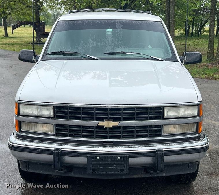 image for item LG9074 1993 Chevrolet Suburban K1500 SUV