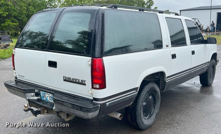 image for item LG9074 1993 Chevrolet Suburban K1500 SUV