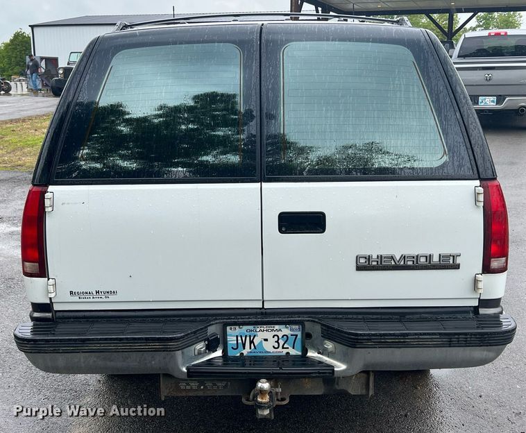 image for item LG9074 1993 Chevrolet Suburban K1500 SUV