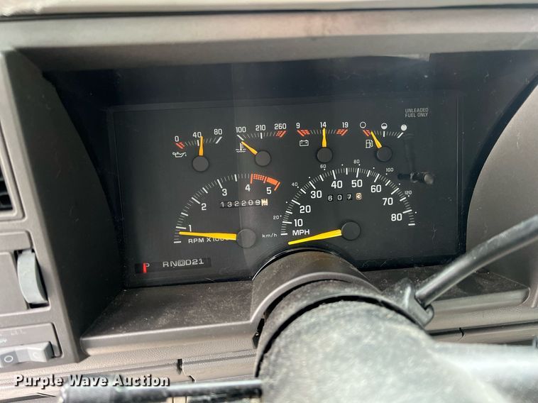 image for item LG9074 1993 Chevrolet Suburban K1500 SUV