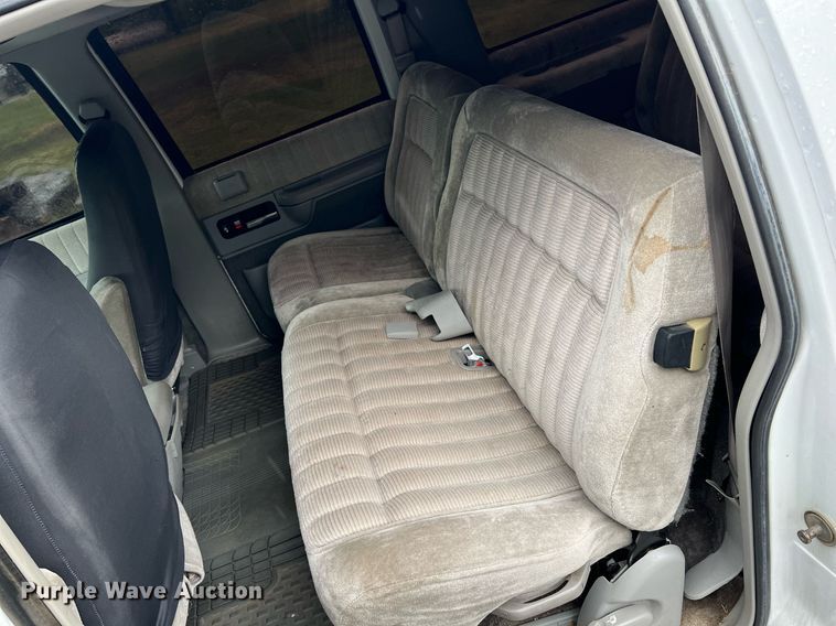 image for item LG9074 1993 Chevrolet Suburban K1500 SUV