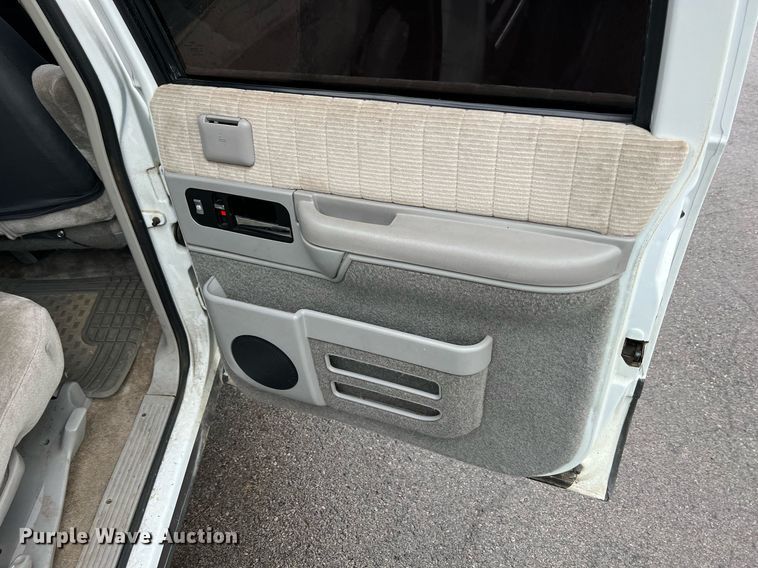 image for item LG9074 1993 Chevrolet Suburban K1500 SUV