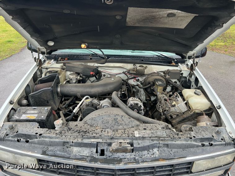 image for item LG9074 1993 Chevrolet Suburban K1500 SUV