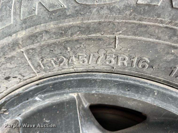 image for item LG9074 1993 Chevrolet Suburban K1500 SUV