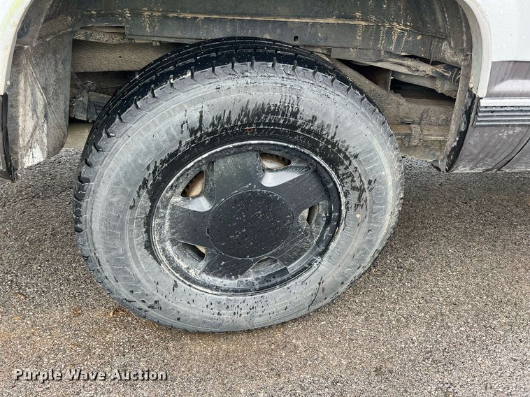 image for item LG9074 1993 Chevrolet Suburban K1500 SUV