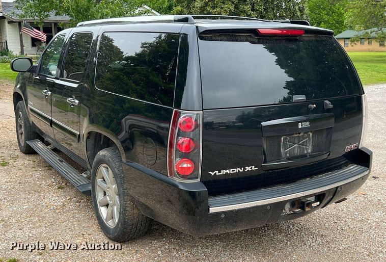 image for item LG9106 2007 GMC Yukon Denali  SUV