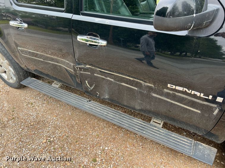 image for item LG9106 2007 GMC Yukon Denali  SUV