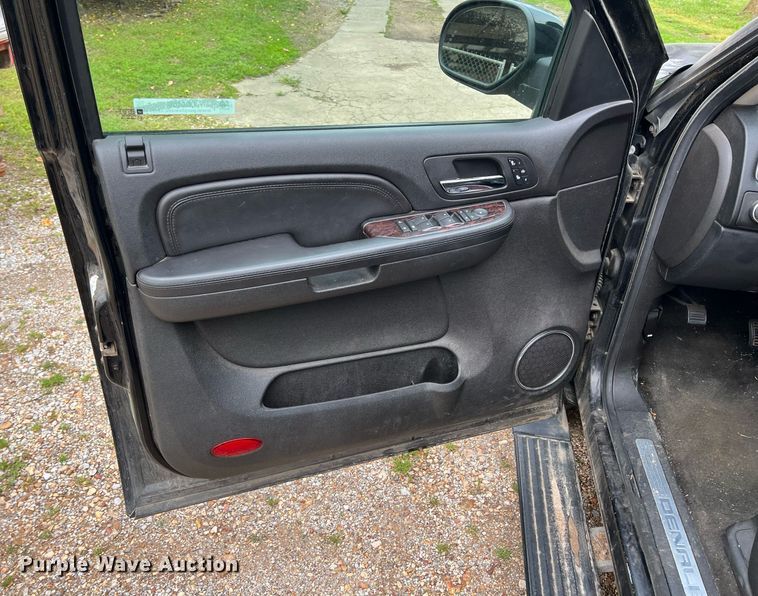 image for item LG9106 2007 GMC Yukon Denali  SUV