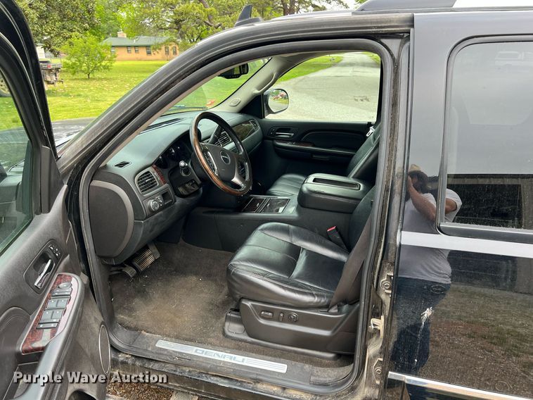 image for item LG9106 2007 GMC Yukon Denali  SUV