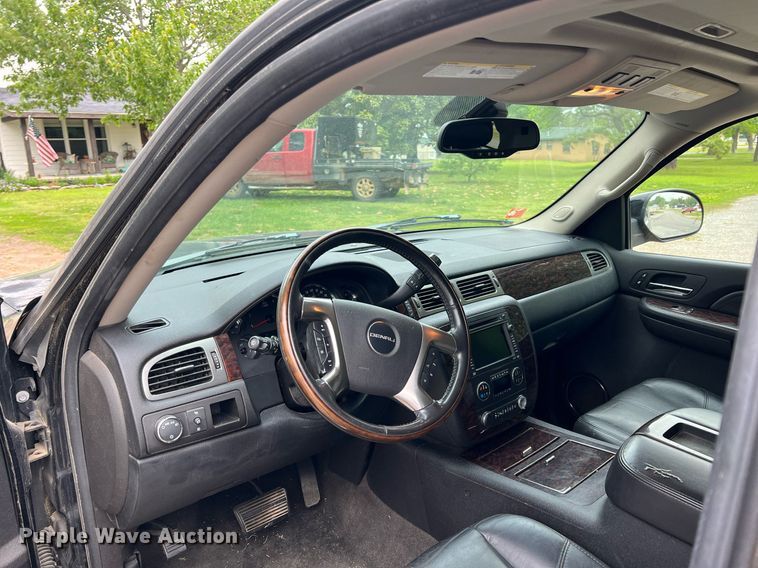 image for item LG9106 2007 GMC Yukon Denali  SUV