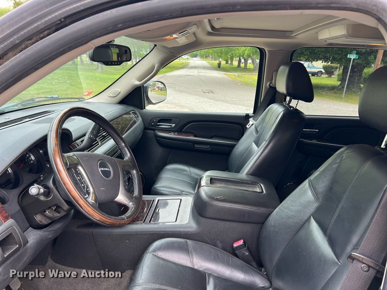 image for item LG9106 2007 GMC Yukon Denali  SUV