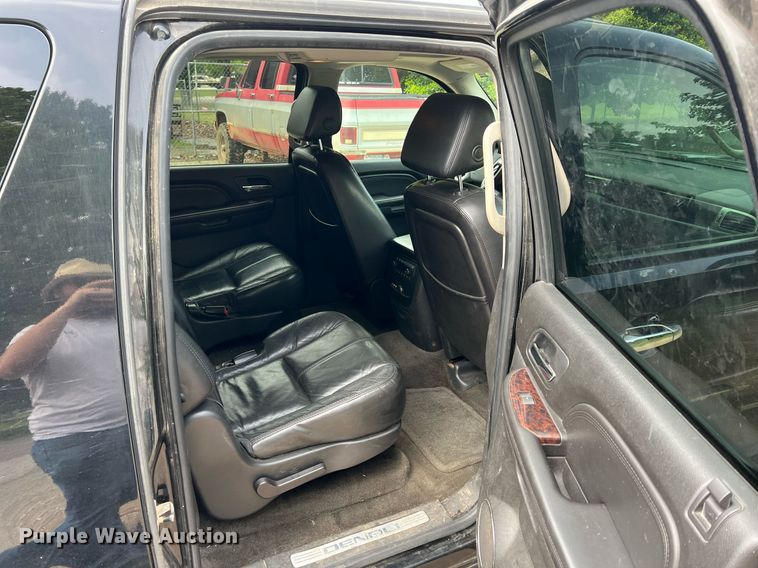 image for item LG9106 2007 GMC Yukon Denali  SUV