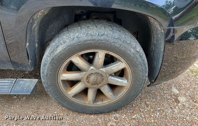 image for item LG9106 2007 GMC Yukon Denali  SUV